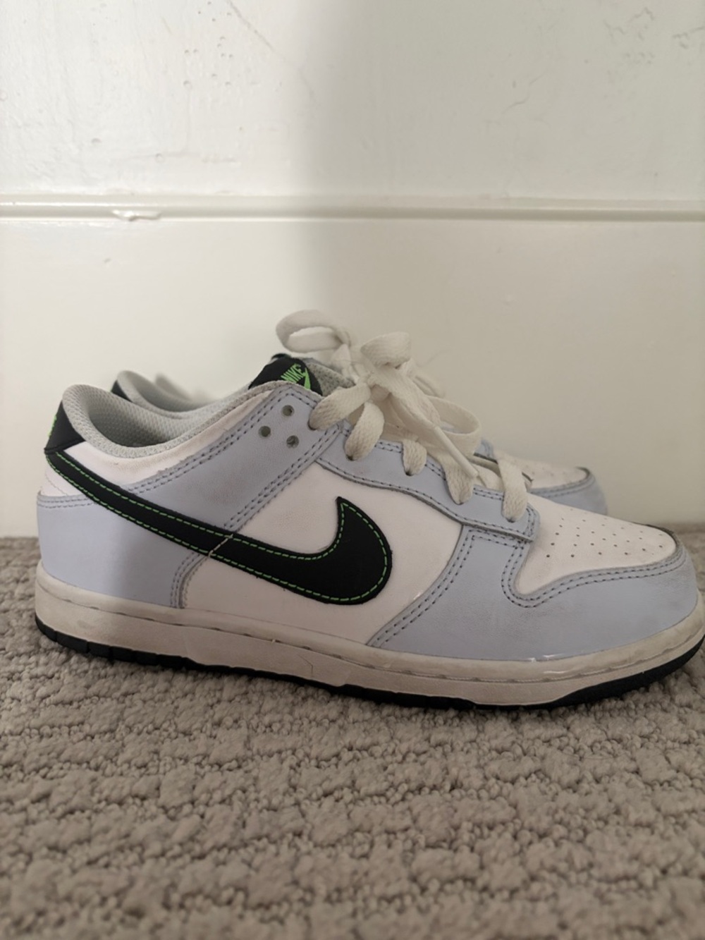 Nike Kids Light Blue-Gray , White & Black Low-Top Sneakers (Seasonal Release)